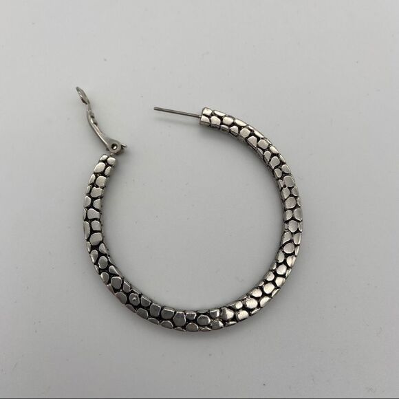 Snakeskin silver hoop earrings - Picture 3 of 5